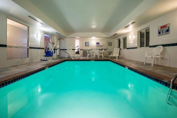 Baymont Inn & Suites Sheridan image 12